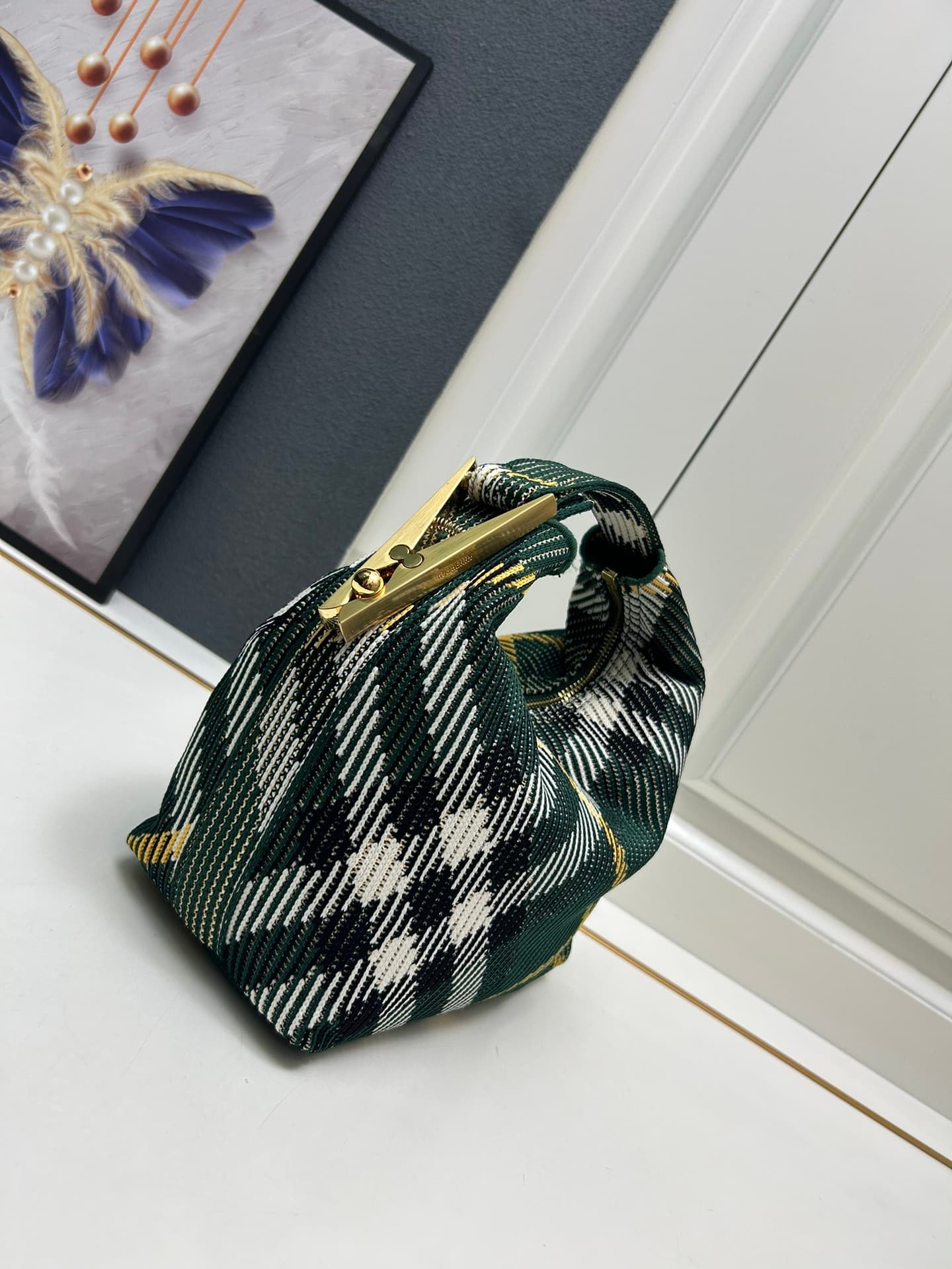 C38 ¥ Burberry’s latest lunchbox bags — image 3