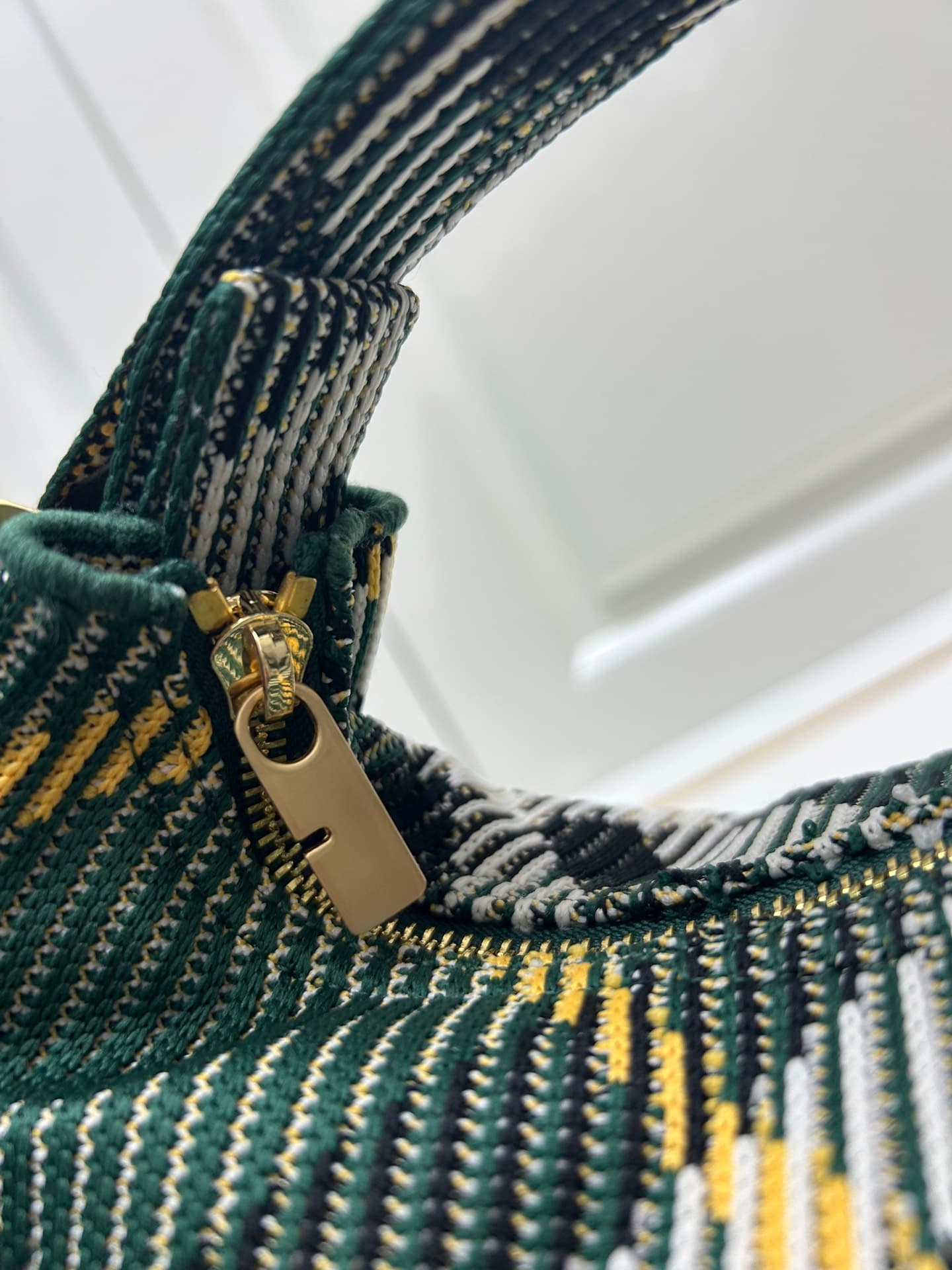 C38 ¥ Burberry’s latest lunchbox bags — image 6
