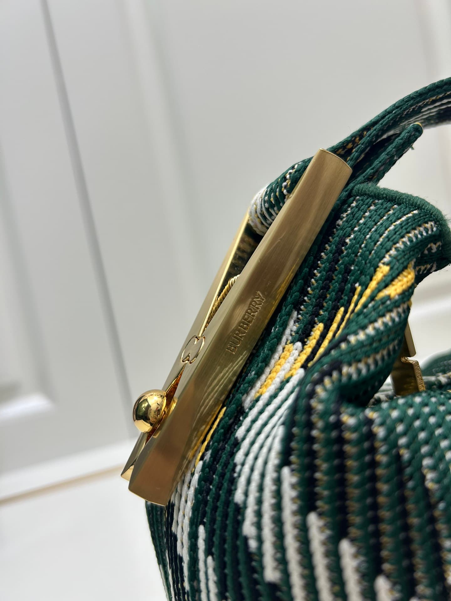 C38 ¥ Burberry’s latest lunchbox bags — image 5