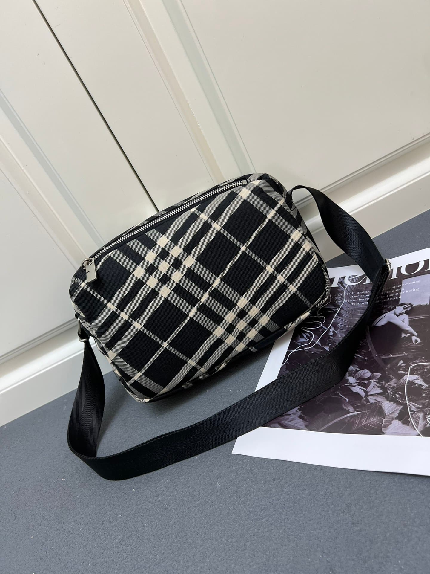 C33 ¥ (B brand) crossbody backpack, adorned with fine-woven Burberry plaid pattern. Features a equestrian emblem (EKD) patch, with a solid-colored lining. Equipped with a B-shaped zipper pull, and has 4 outer pockets for storing various small items. A cla — image 3