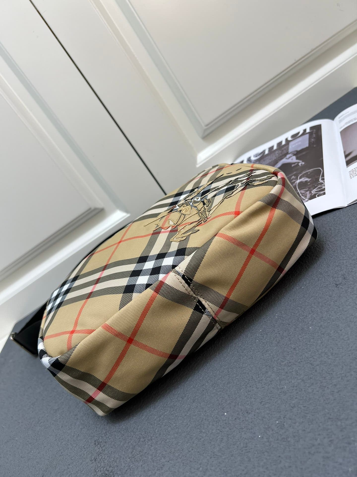 C31 ¥ (B brand) crossbody backpack, adorned with fine-denim Burberry check pattern. Features embroidered EKD crest patches, with a solid-colored lining. Equipped with a B-shaped zipper pull and 1 external pockets for storing various small items. A classic — image 8