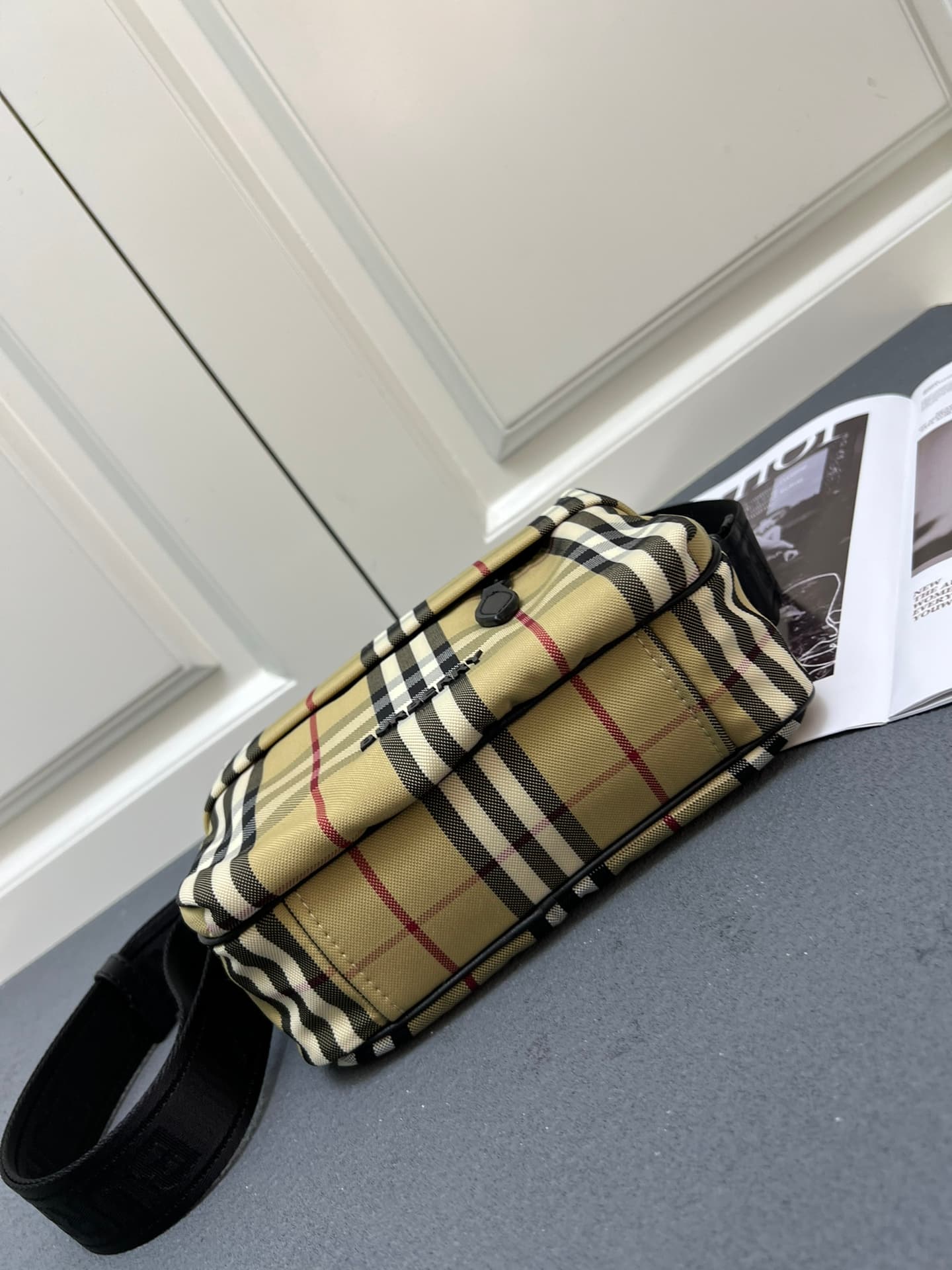 C35 [Brand B] 200: A vibrant decorative bag with a plaid pattern in the “Bur” style. It features a zipper strap adorned with the brand logo. There is an adjustable diagonal strap, a zipper pocket, and an external pocket that opens via magnetic closures or — image 8