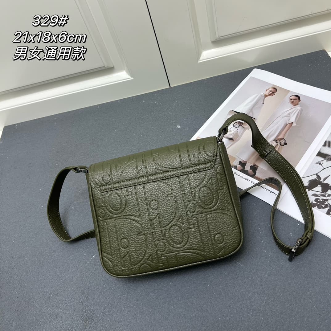 C1775 The Dior top-tier original men’s bag, the Messenger bag, is a new item in the 2024 autumn men’s collection. It features a flip cover, showcasing a practical and classic design. The Dior Gravity print on the leather is delicately presented through em — image 2