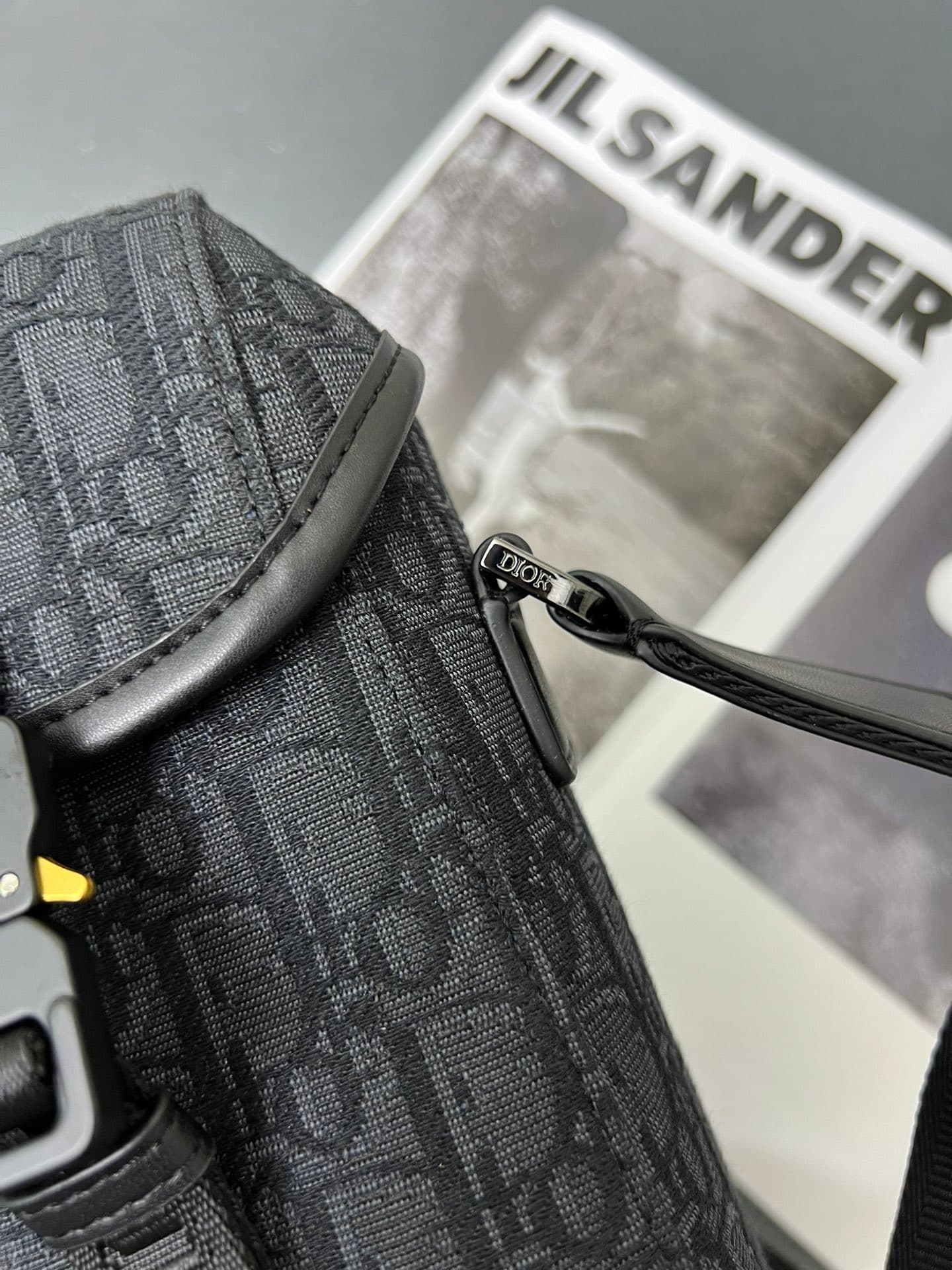 C1780 ¥ This messenger bag is a new product from the 2024 Autumn collection series. With its flap design, the modern and fashionable style perfectly highlights the high-end aesthetic, further enriching the Hit the Road series. The Gravity print effect on  — image 6