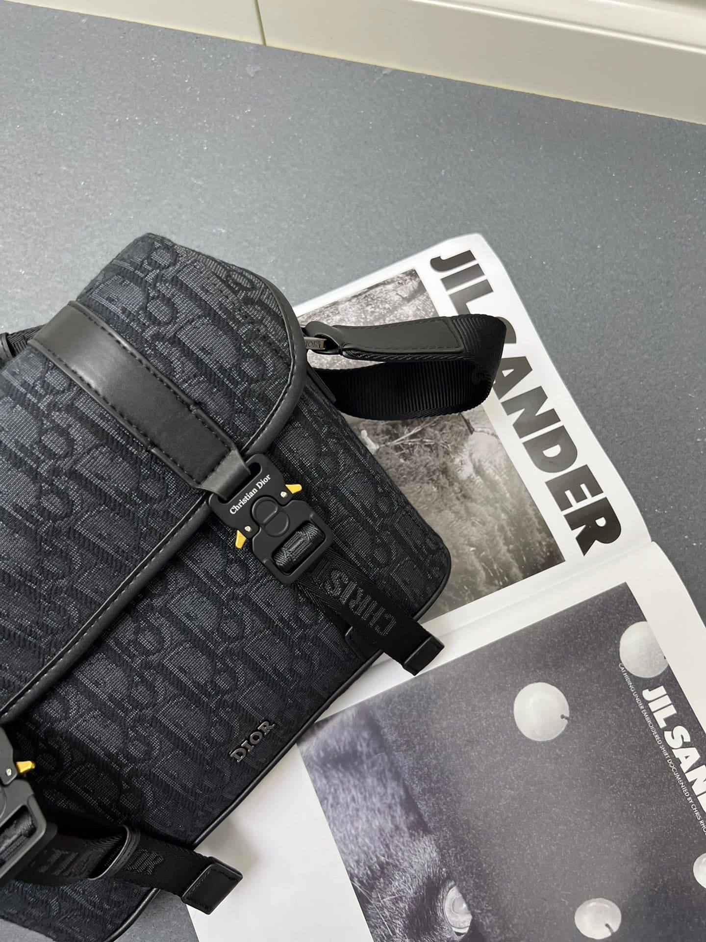 C1780 ¥ This messenger bag is a new product from the 2024 Autumn collection series. With its flap design, the modern and fashionable style perfectly highlights the high-end aesthetic, further enriching the Hit the Road series. The Gravity print effect on  — image 5