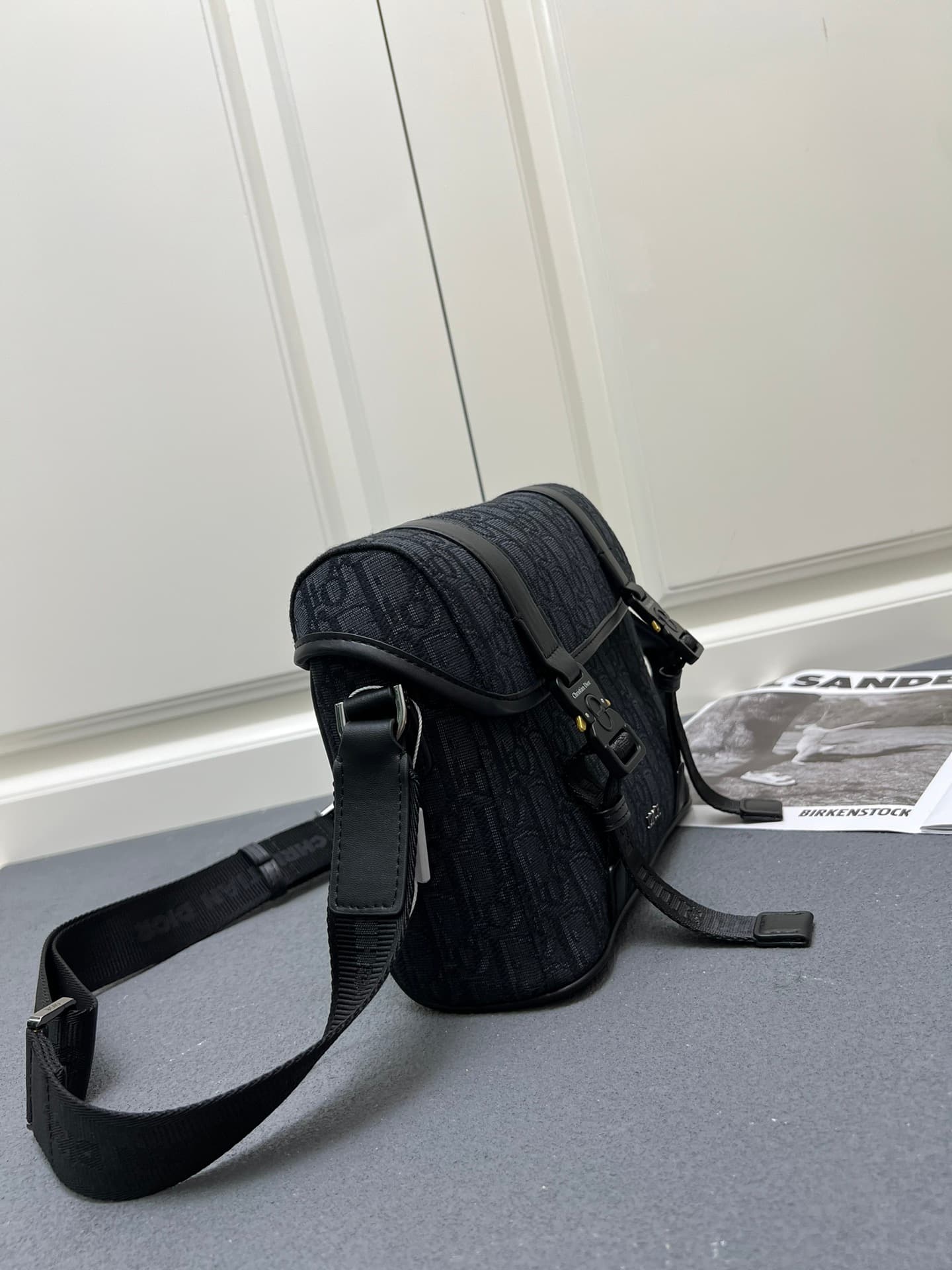 C1780 ¥ This messenger bag is a new product from the 2024 Autumn collection series. With its flap design, the modern and fashionable style perfectly highlights the high-end aesthetic, further enriching the Hit the Road series. The Gravity print effect on  — image 3