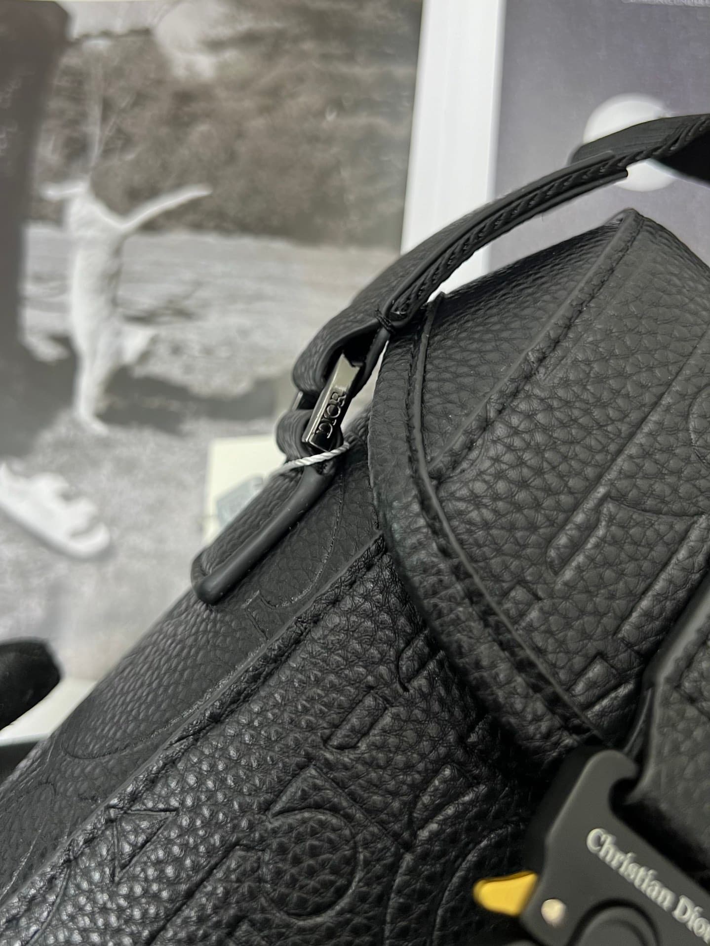 C1779 ¥ This messenger bag is a new product from the 2024 Autumn collection series. It features a flap design, and its modern, fashionable style perfectly embodies the high-end aesthetic of the Hit the Road series. The Gravity print on the leather is deli — image 6