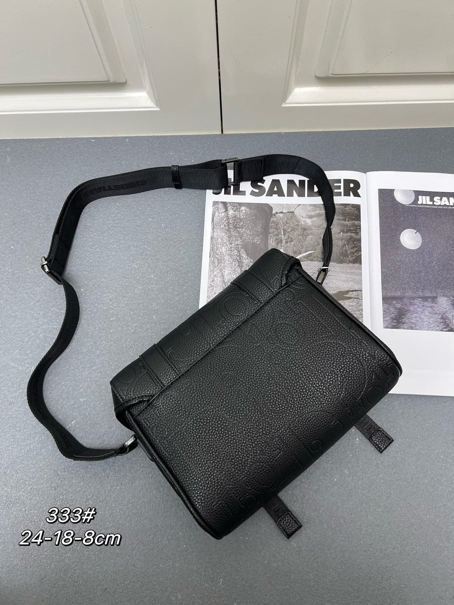 C1779 ¥ This messenger bag is a new product from the 2024 Autumn collection series. It features a flap design, and its modern, fashionable style perfectly embodies the high-end aesthetic of the Hit the Road series. The Gravity print on the leather is deli — image 2