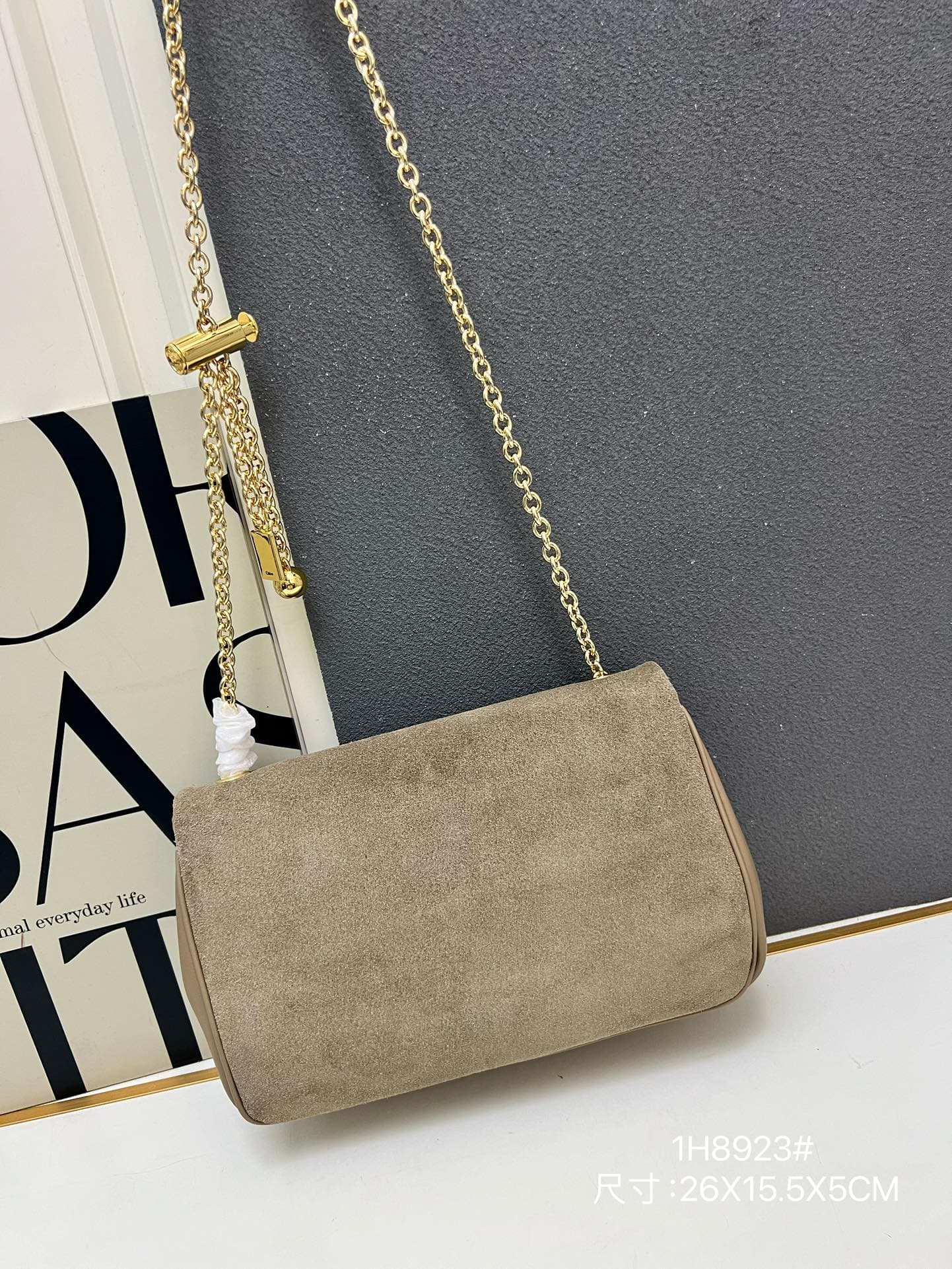 C8318 ¥ Slipped leather with gift box — image 2