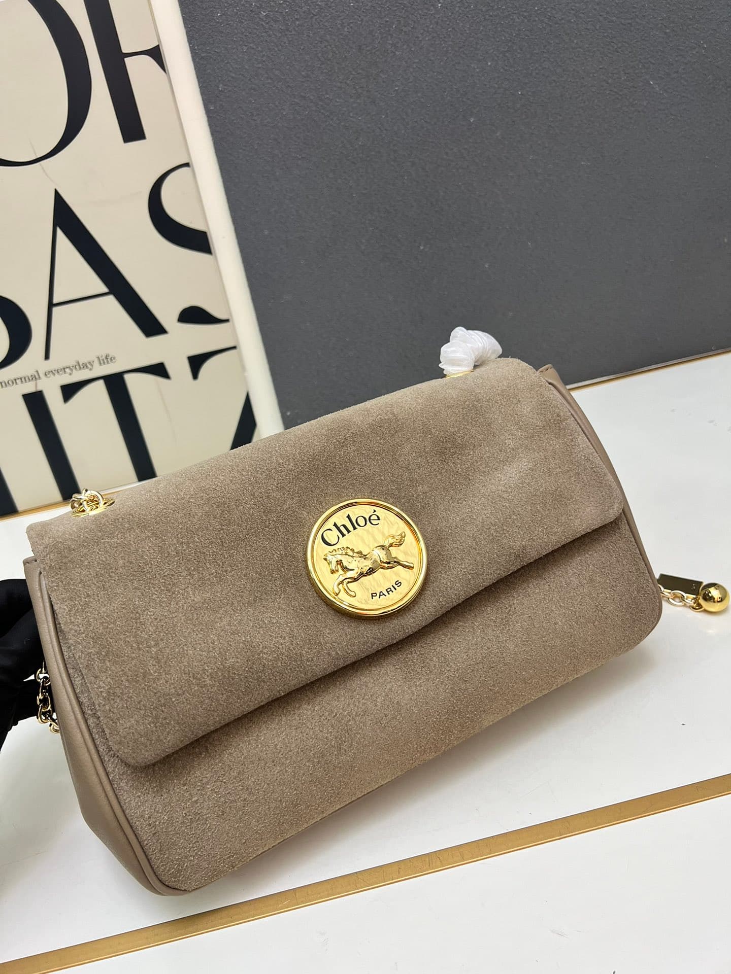 C8318 ¥ Slipped leather with gift box — image 3