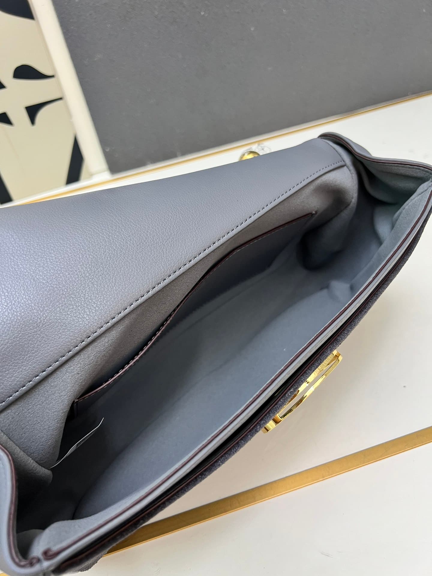 C8315 ¥ Suede leather with gift box — image 7