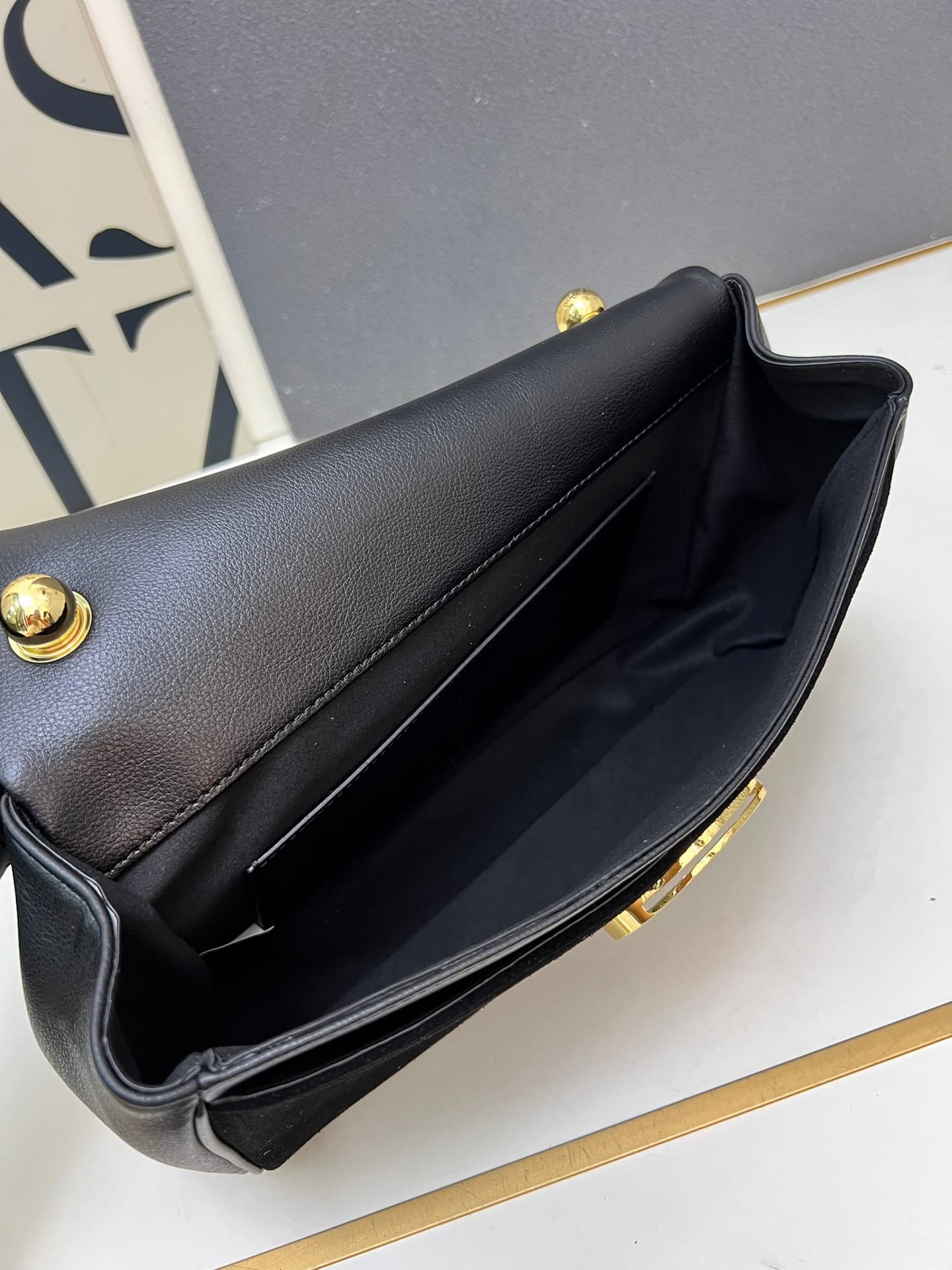 C8316 ¥ Suede leather with gift box — image 7