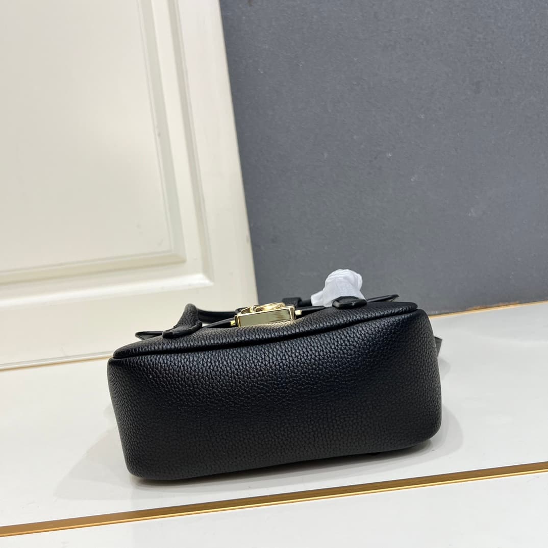 C8329 Small size, comes with a gift box. The new COCCINELLE Coconne crossbody bag is made of litchi-textured cowhide material. It can be worn on the hand or shoulder, offering a casual and stylish look, simple and elegant. — image 7