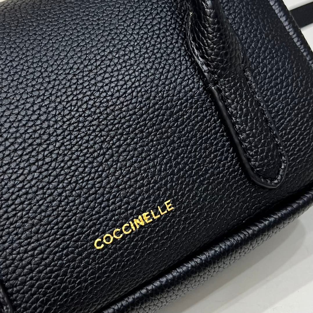 C8329 Small size, comes with a gift box. The new COCCINELLE Coconne crossbody bag is made of litchi-textured cowhide material. It can be worn on the hand or shoulder, offering a casual and stylish look, simple and elegant. — image 4