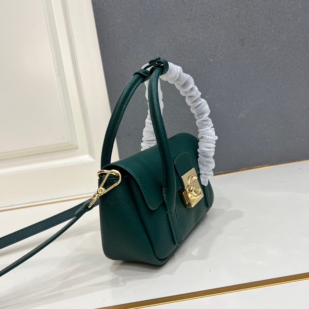 C8324 Small size, comes with a gift box. The new COCCINELLE Chicanee crossbody bag is made of litchi-textured cowhide material. It can be worn on the hand or shoulder, offering a casual and stylish look, simple and elegant. — image 5