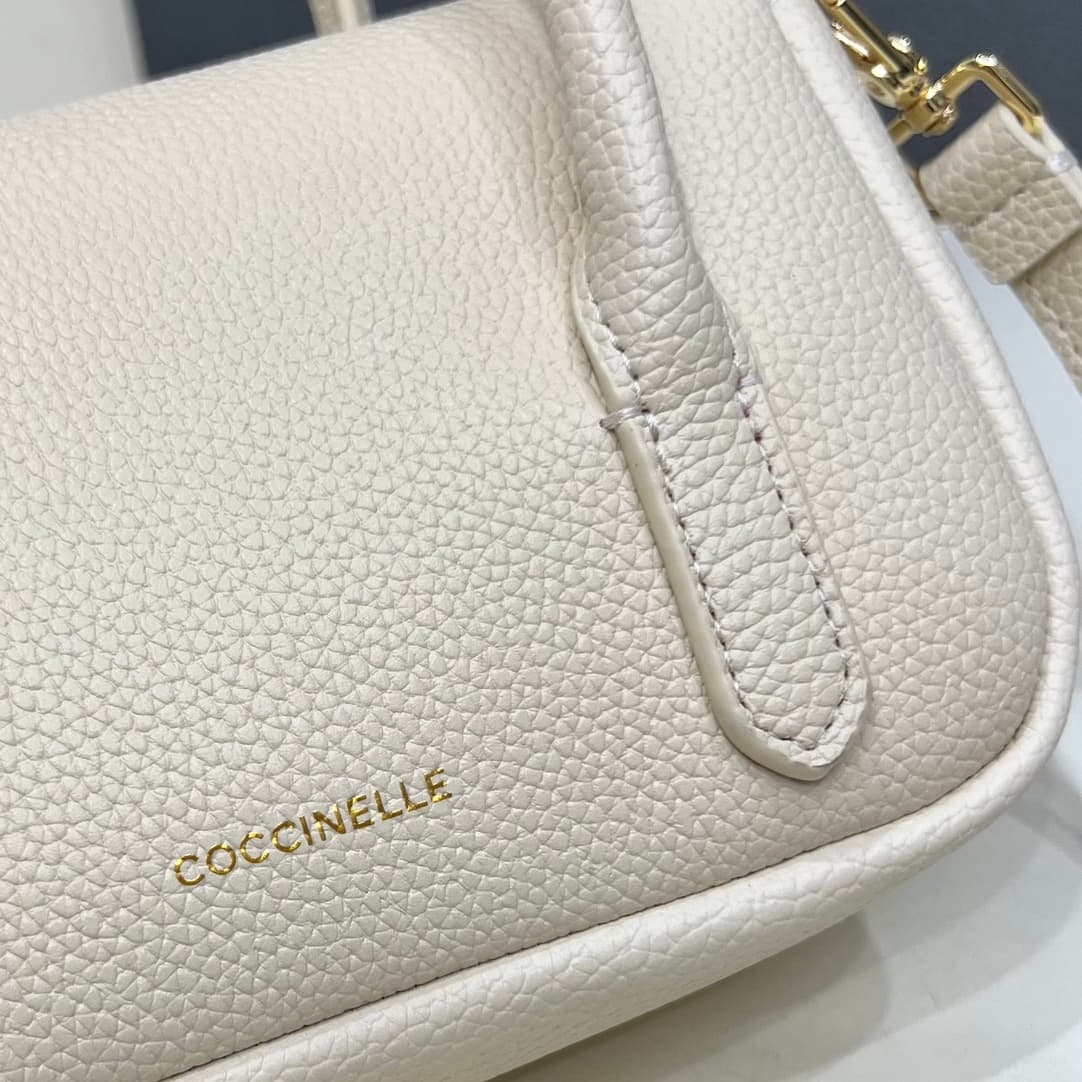 C8323 Small size, comes with a gift box. The new COCCINELLE Coconne crossbody bag is made of litchi-textured cowhide material. It can be worn on the hand or shoulder, offering a casual and stylish look, simple and elegant. — image 4