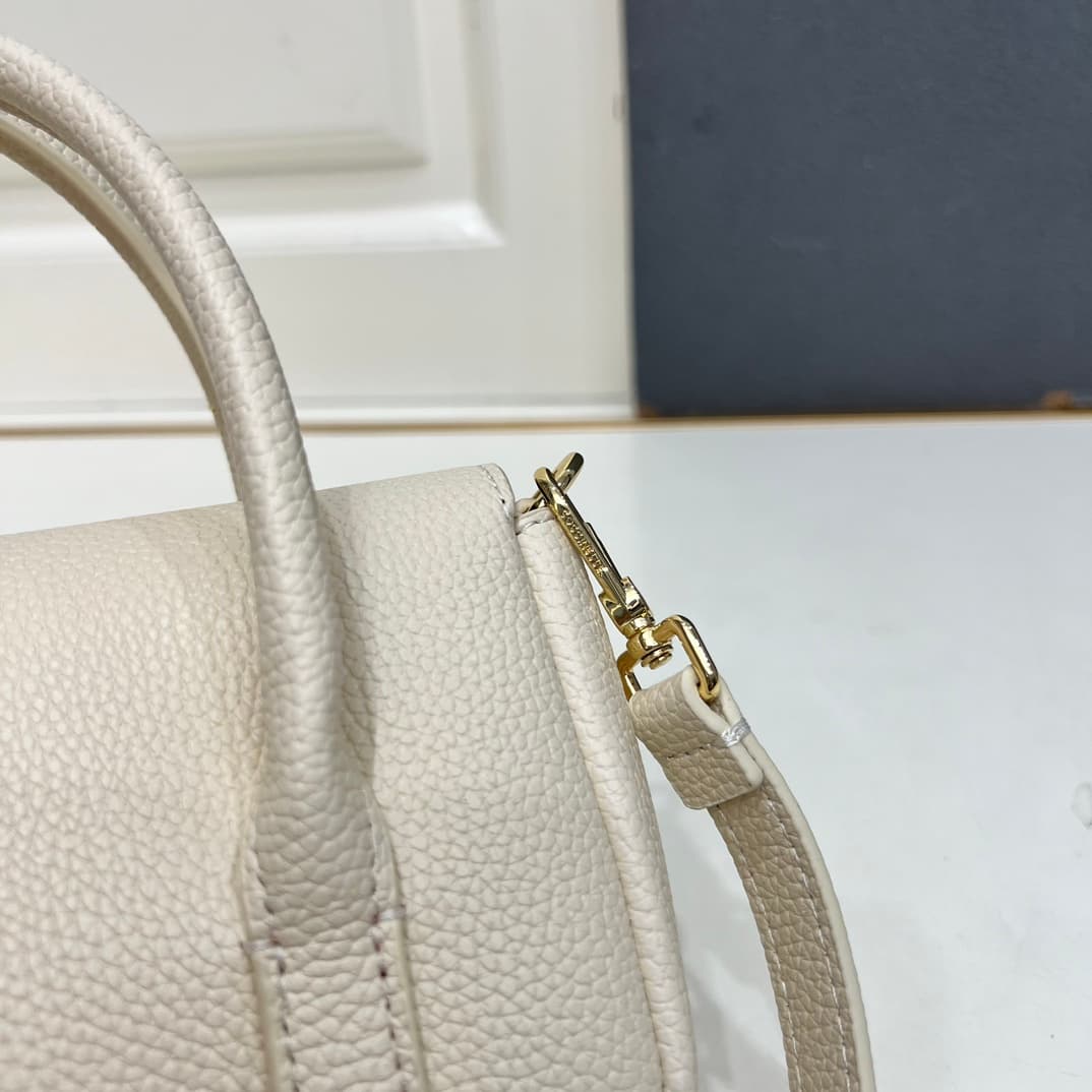 C8323 Small size, comes with a gift box. The new COCCINELLE Coconne crossbody bag is made of litchi-textured cowhide material. It can be worn on the hand or shoulder, offering a casual and stylish look, simple and elegant. — image 6