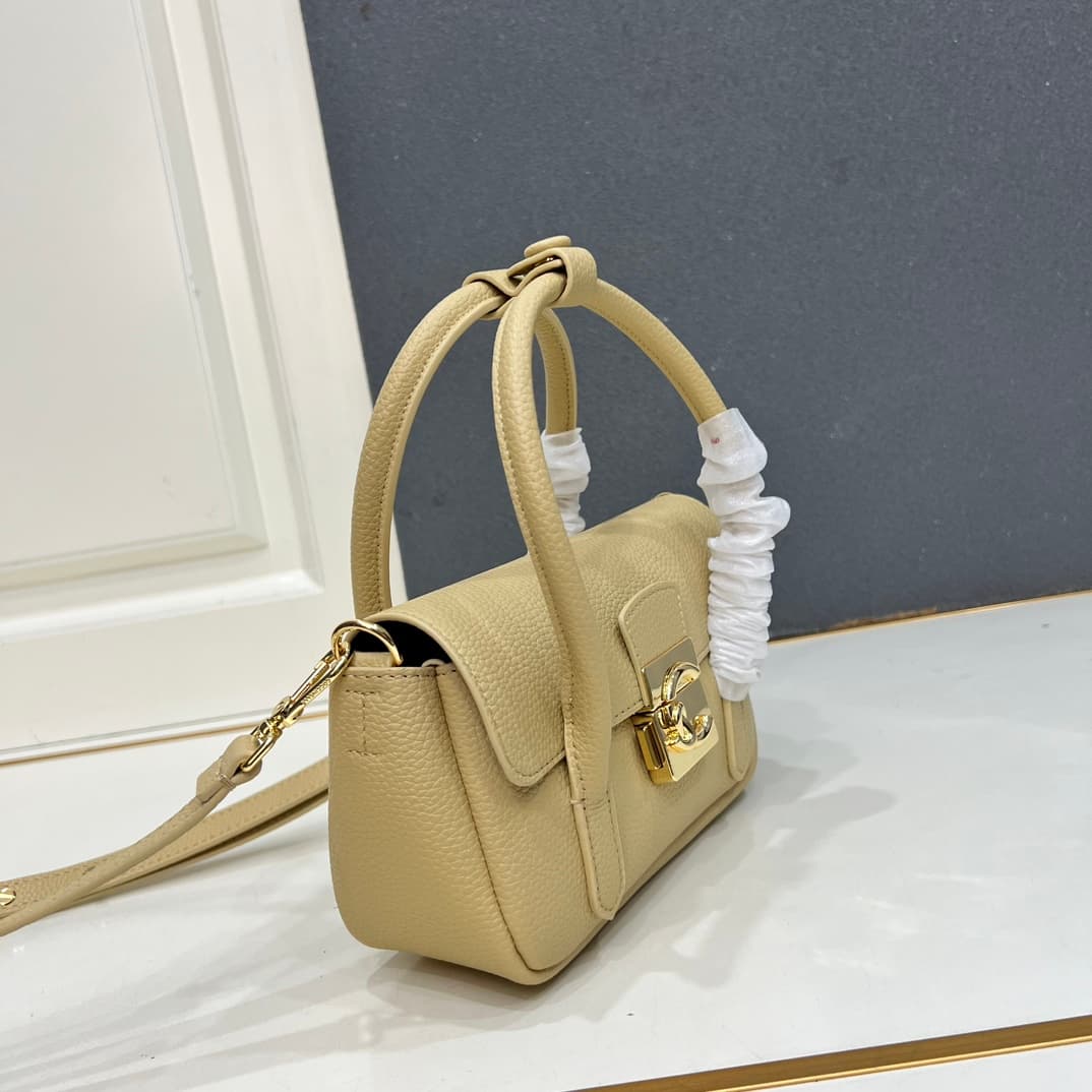 C8322 Small size, comes with a gift box. The new COCCINELLE Ciquenel crossbody bag is made of litchi-textured cowhide material. It can be worn on the hand or shoulder, offering a casual and stylish look, simple and elegant. — image 5