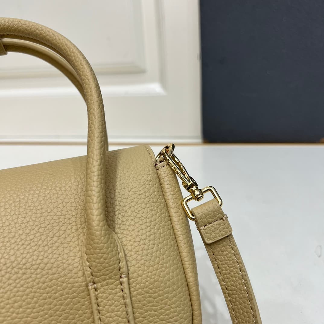 C8322 Small size, comes with a gift box. The new COCCINELLE Ciquenel crossbody bag is made of litchi-textured cowhide material. It can be worn on the hand or shoulder, offering a casual and stylish look, simple and elegant. — image 6