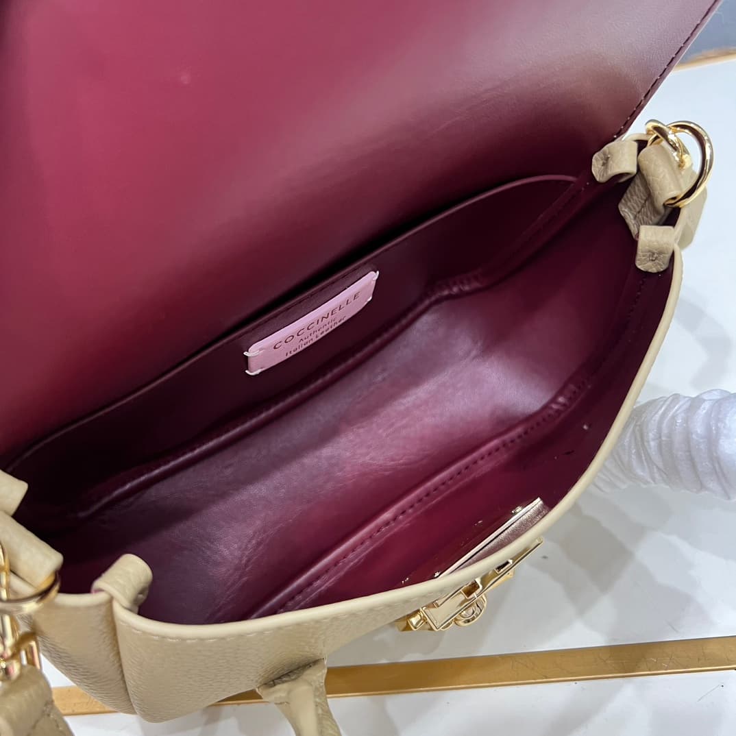 C8322 Small size, comes with a gift box. The new COCCINELLE Ciquenel crossbody bag is made of litchi-textured cowhide material. It can be worn on the hand or shoulder, offering a casual and stylish look, simple and elegant. — image 8