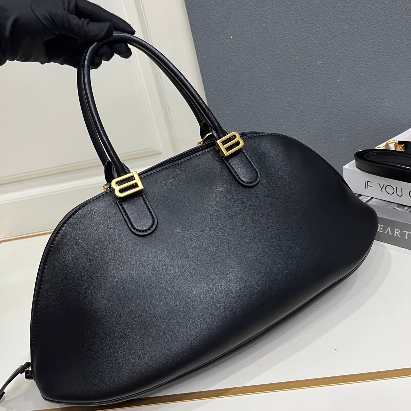 C3208 Balenciaga 2026 Bolero collection – Shell bag, top-grain cowhide — image 4