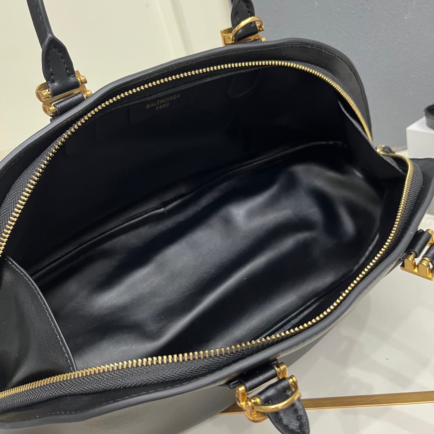 C3208 Balenciaga 2026 Bolero collection – Shell bag, top-grain cowhide — image 8
