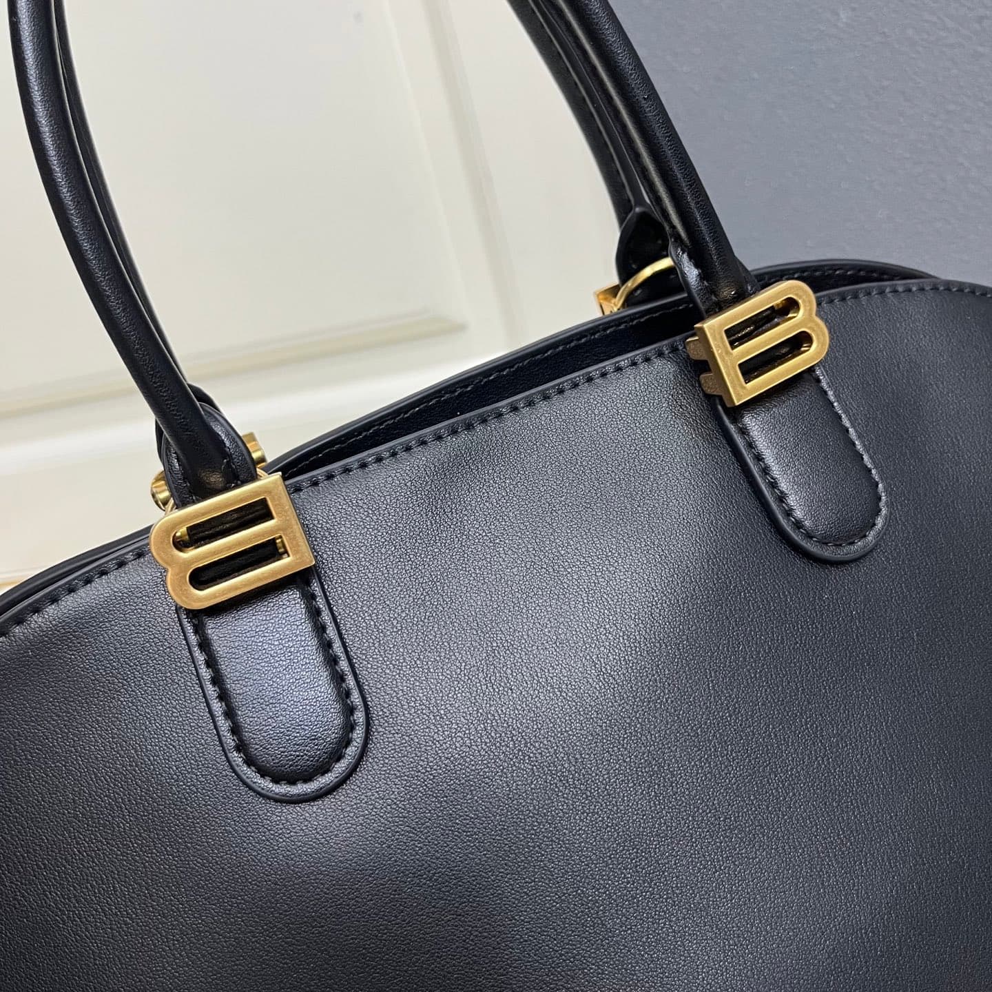 C3208 Balenciaga 2026 Bolero collection – Shell bag, top-grain cowhide — image 5