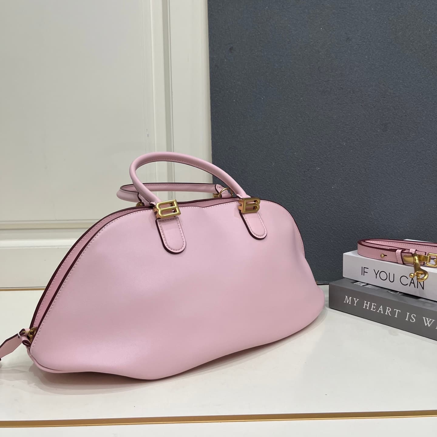 C3207 Balenciaga 2026 Bolero collection – Shell bag, top-grade cowhide — image 3