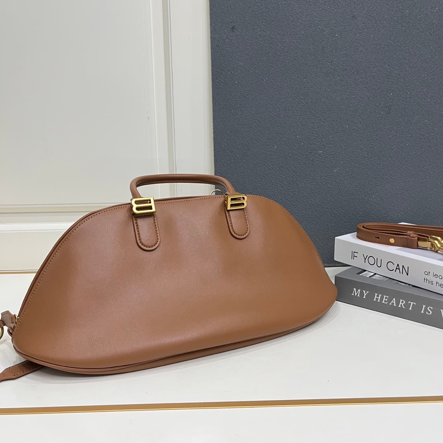 C3206 Balenciaga 2026 Bolero collection – Shell bag, top-grade cowhide material — image 3