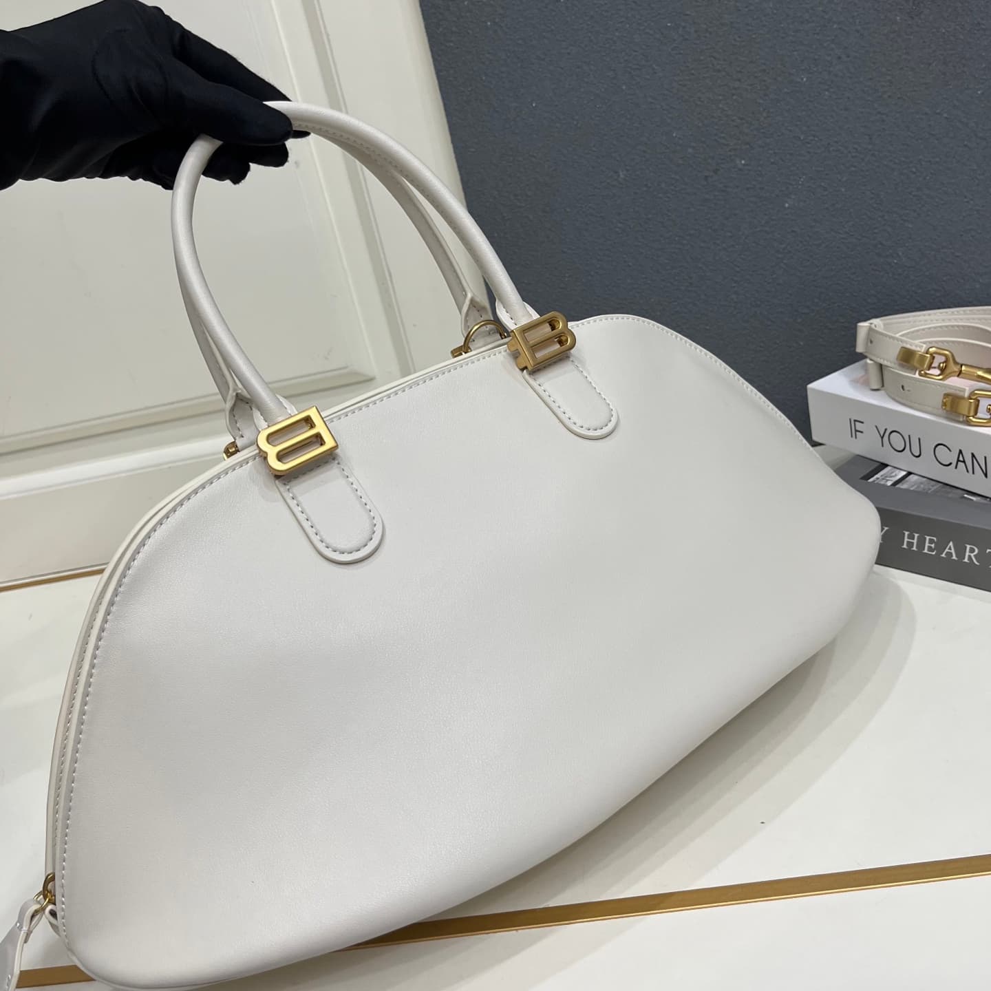 C3205 Balenciaga 2026 Bolero collection – Shell bag, top-grade cowhide material — image 4