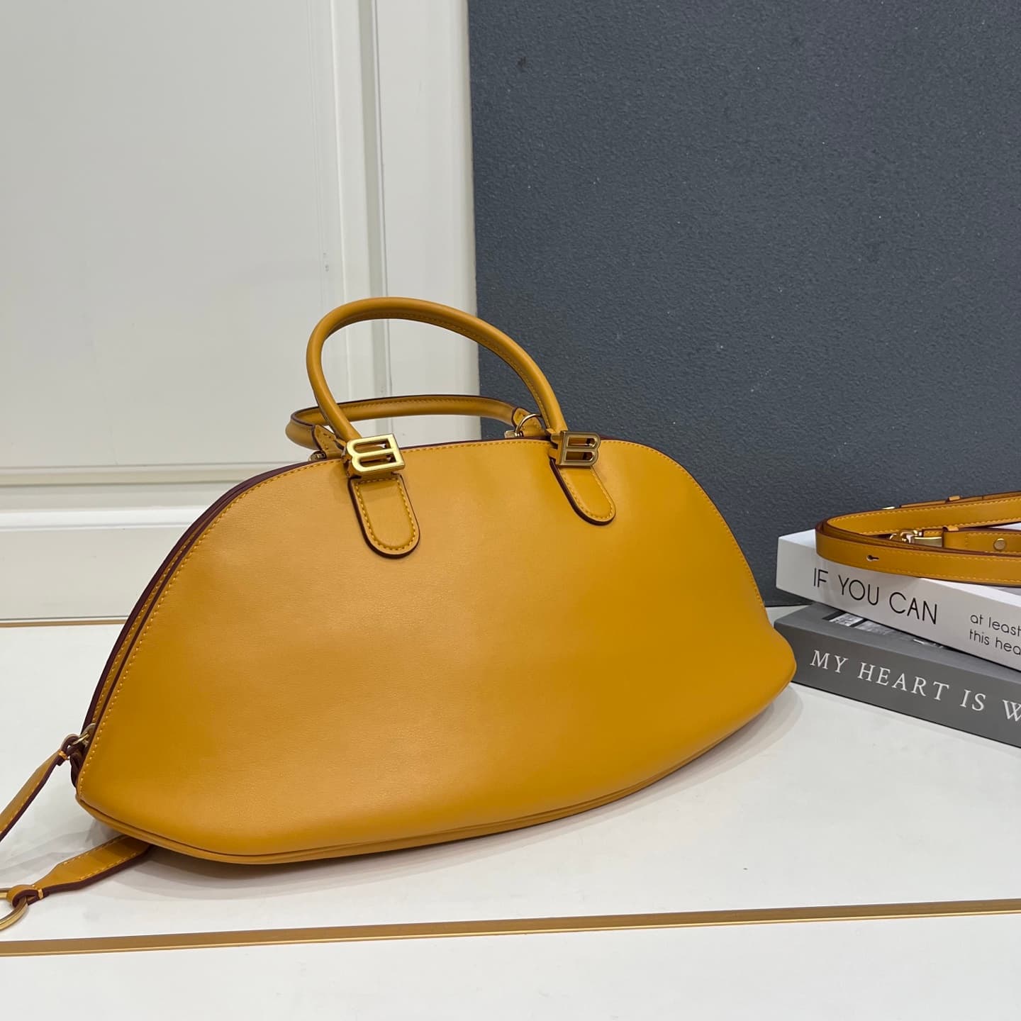 C3204 Balenciaga 2026 Bolero design, shell bag, top-grade cowhide — image 3