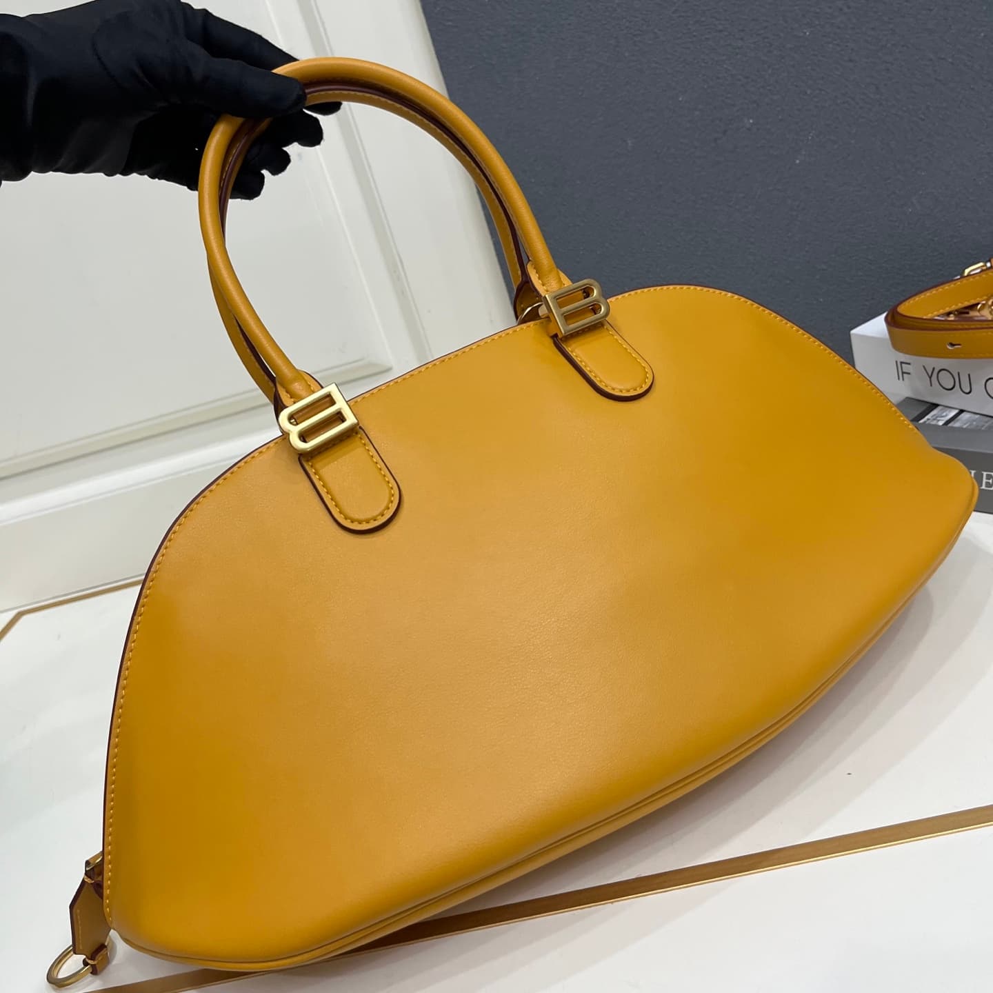 C3204 Balenciaga 2026 Bolero design, shell bag, top-grade cowhide — image 4
