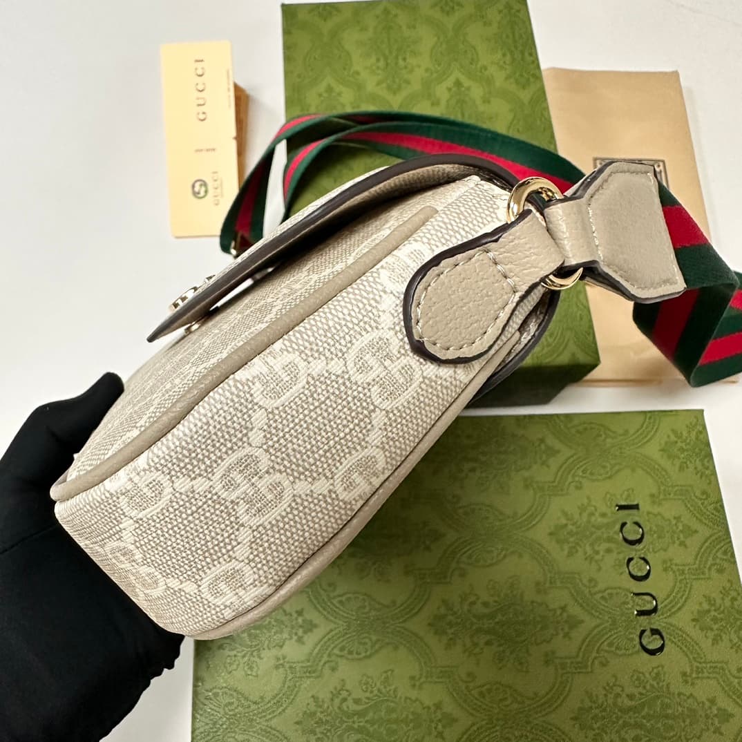 C3910 GUCCI new model, original quality – verified by real photos! Suitable for both men and women. Model number: 764961. PVC blue color 🎈🎈🎈. Dimensions: width 22X, height 13X, side width 4. 🎉🎉🎉 Shipping started! 52001000 — image 5
