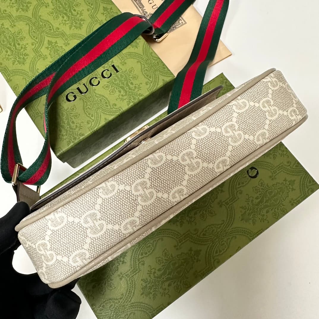 C3910 GUCCI new model, original quality – verified by real photos! Suitable for both men and women. Model number: 764961. PVC blue color 🎈🎈🎈. Dimensions: width 22X, height 13X, side width 4. 🎉🎉🎉 Shipping started! 52001000 — image 6