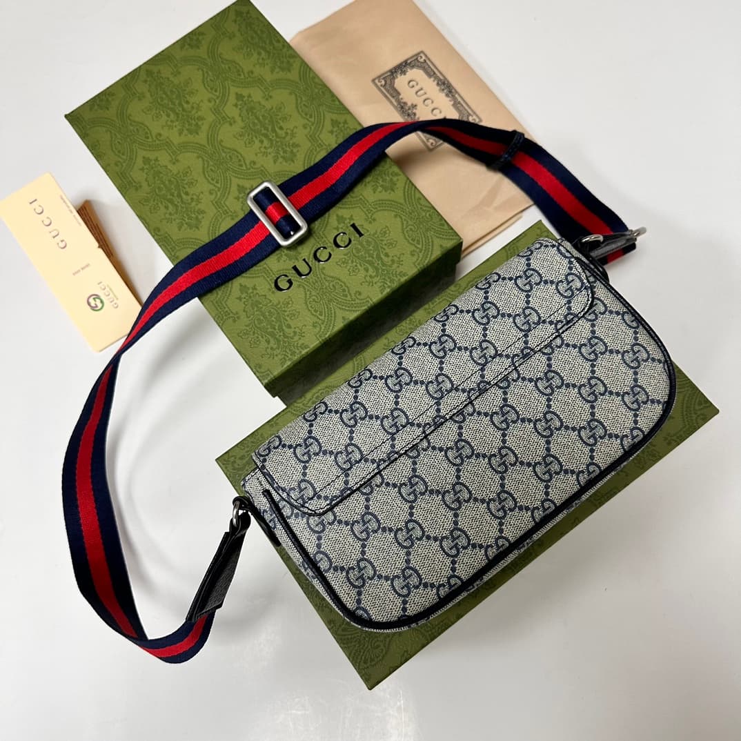 C3912 GUCCI new model, original quality – real photos! Suitable for both men and women. Model number: 764961. PVC blue color 🎈🎈🎈. Dimensions: width 22X, height 13X, side width 4. 🎉🎉🎉 Shipping started! 52001000 — image 3