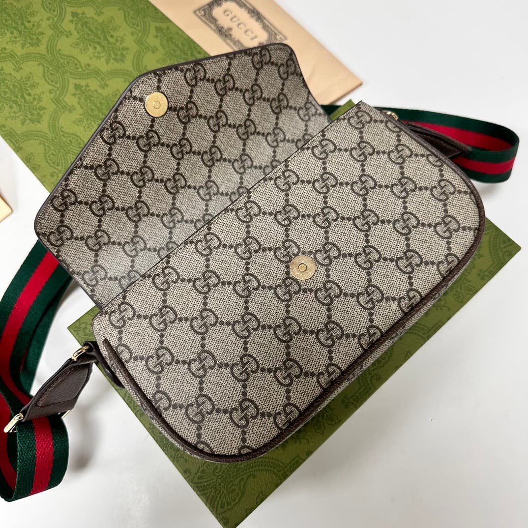 C3909 GUCCI new model, original quality – real photos! Suitable for both men and women. Model number: 764961. PVC blue color 🎈🎈🎈. Dimensions: width 22X, height 13X, side width 4. 🎉🎉🎉 Shipped! 52001000 — image 7