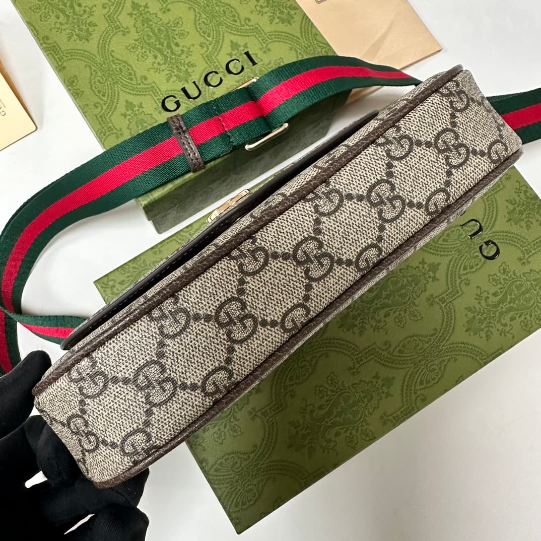C3909 GUCCI new model, original quality – real photos! Suitable for both men and women. Model number: 764961. PVC blue color 🎈🎈🎈. Dimensions: width 22X, height 13X, side width 4. 🎉🎉🎉 Shipped! 52001000 — image 6