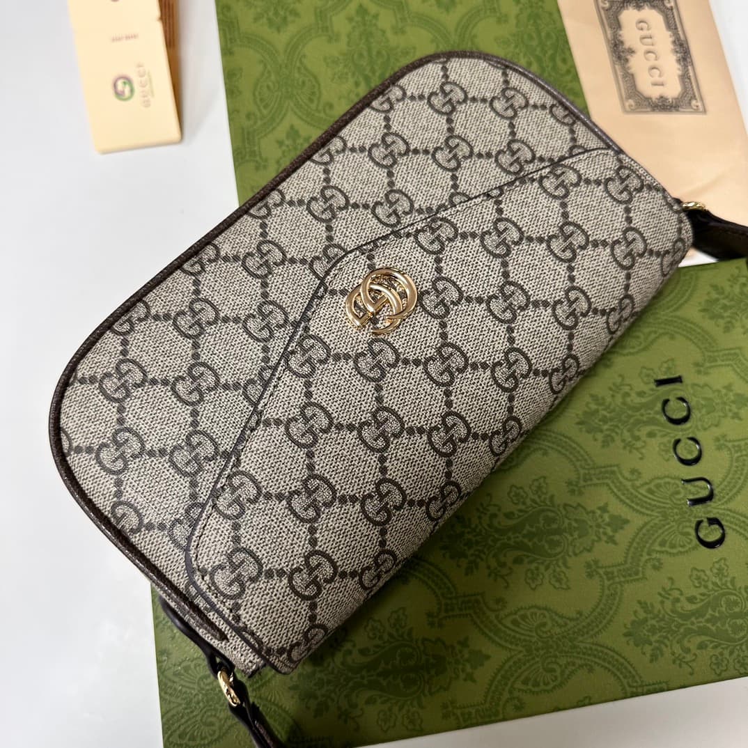 C3909 GUCCI new model, original quality – real photos! Suitable for both men and women. Model number: 764961. PVC blue color 🎈🎈🎈. Dimensions: width 22X, height 13X, side width 4. 🎉🎉🎉 Shipped! 52001000 — image 4