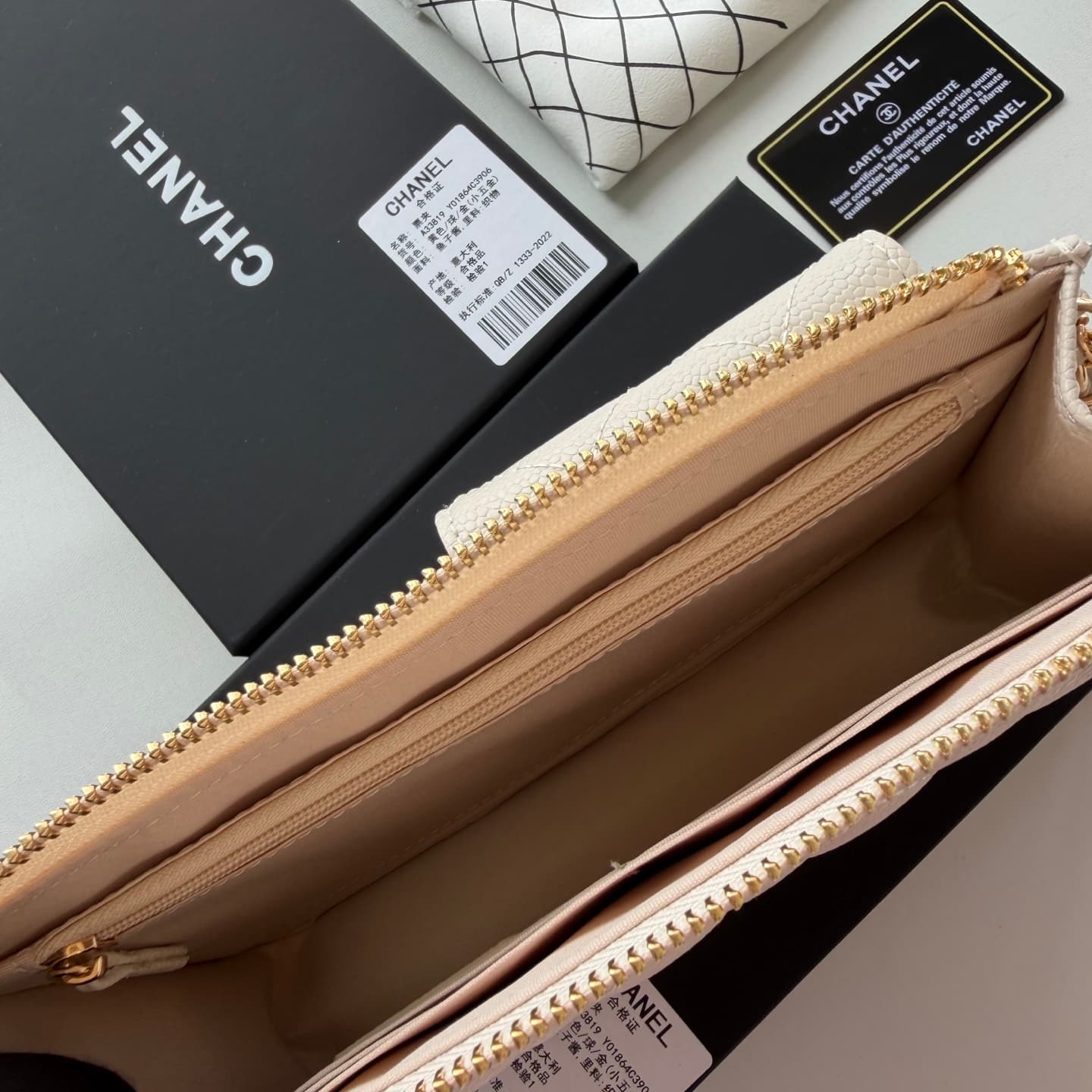C811 🌸 New model 🔥 Packaged in the original packaging (33819 – classic small hardware). Chanel 📢🔥 The chain can be used as a handbag.💪 It looks very impressive. Although it’s small, it has plenty of space inside: pockets for cards, zippers, and coins. Ver — image 8