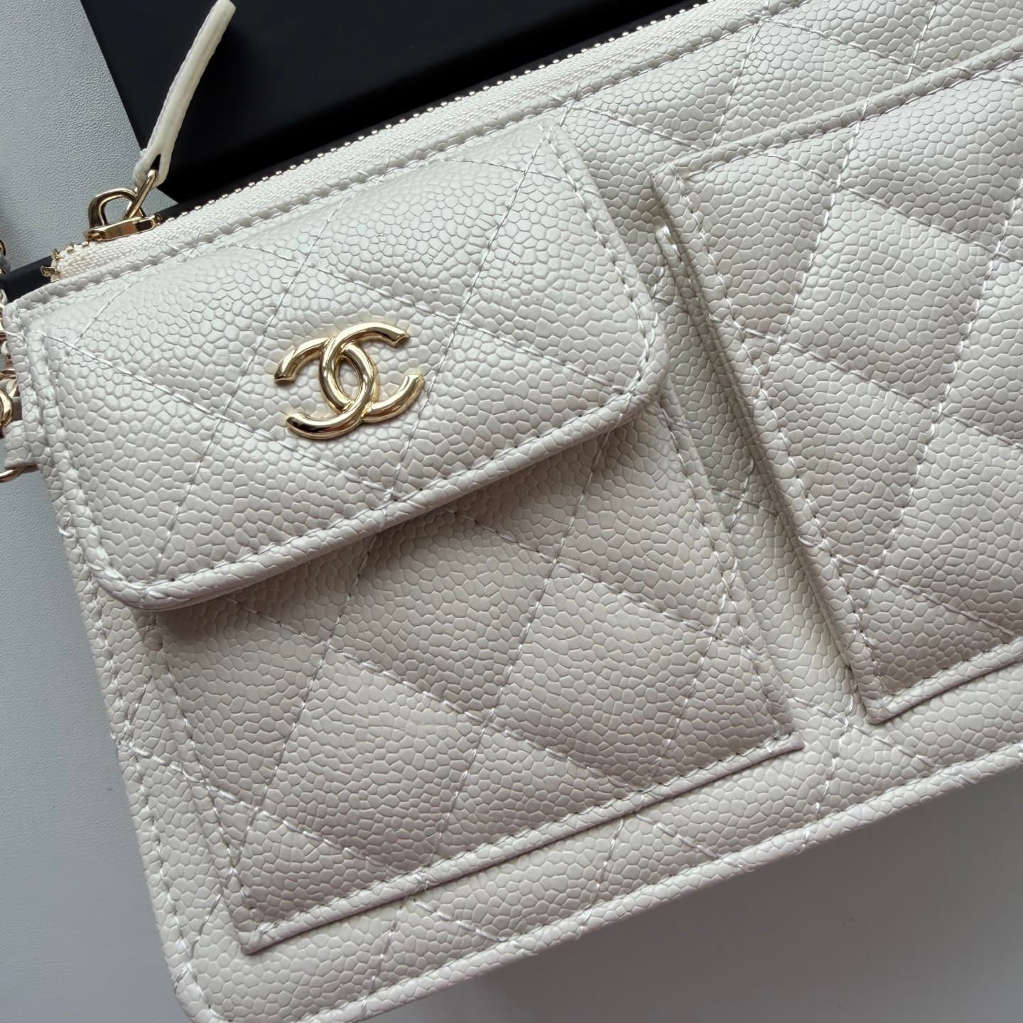 C811 🌸 New model 🔥 Packaged in the original packaging (33819 – classic small hardware). Chanel 📢🔥 The chain can be used as a handbag.💪 It looks very impressive. Although it’s small, it has plenty of space inside: pockets for cards, zippers, and coins. Ver — image 4
