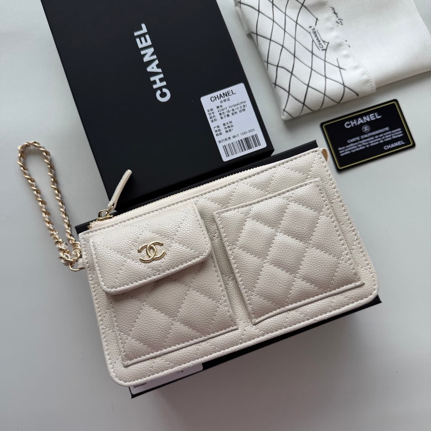 C811 🌸 New model 🔥 Packaged in the original packaging (33819 – classic small hardware). Chanel 📢🔥 The chain can be used as a handbag.💪 It looks very impressive. Although it’s small, it has plenty of space inside: pockets for cards, zippers, and coins. Ver — image 2