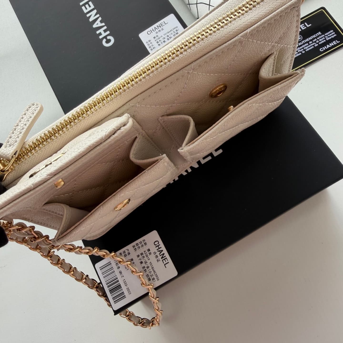 C811 🌸 New model 🔥 Packaged in the original packaging (33819 – classic small hardware). Chanel 📢🔥 The chain can be used as a handbag.💪 It looks very impressive. Although it’s small, it has plenty of space inside: pockets for cards, zippers, and coins. Ver — image 7