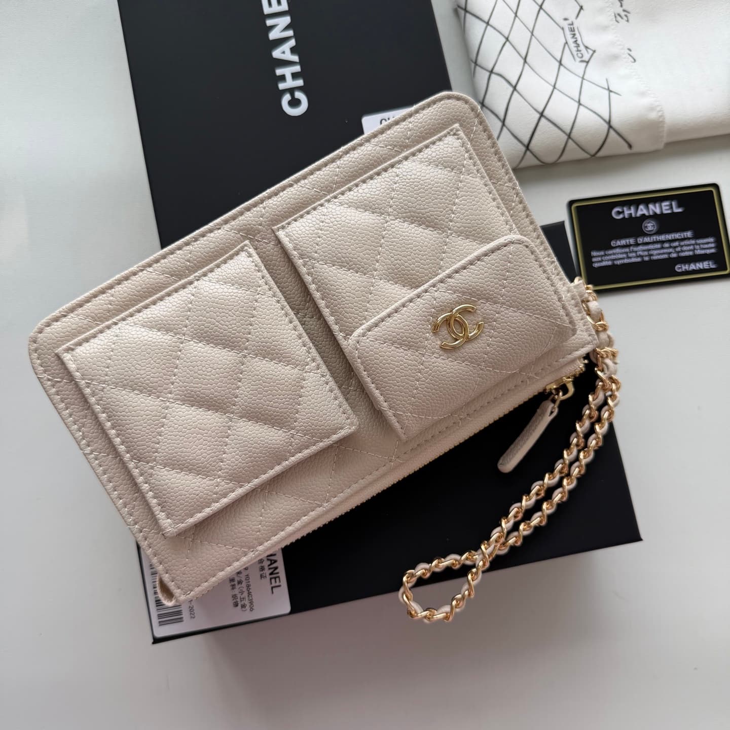 C811 🌸 New model 🔥 Packaged in the original packaging (33819 – classic small hardware). Chanel 📢🔥 The chain can be used as a handbag.💪 It looks very impressive. Although it’s small, it has plenty of space inside: pockets for cards, zippers, and coins. Ver — image 5