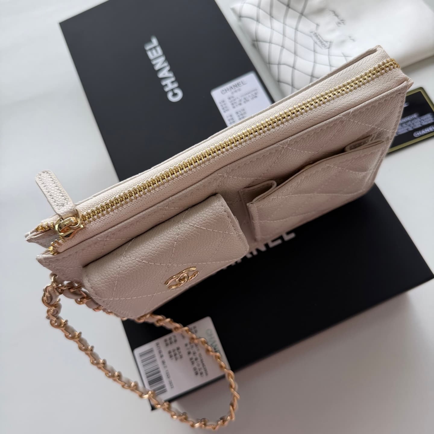 C811 🌸 New model 🔥 Packaged in the original packaging (33819 – classic small hardware). Chanel 📢🔥 The chain can be used as a handbag.💪 It looks very impressive. Although it’s small, it has plenty of space inside: pockets for cards, zippers, and coins. Ver — image 6