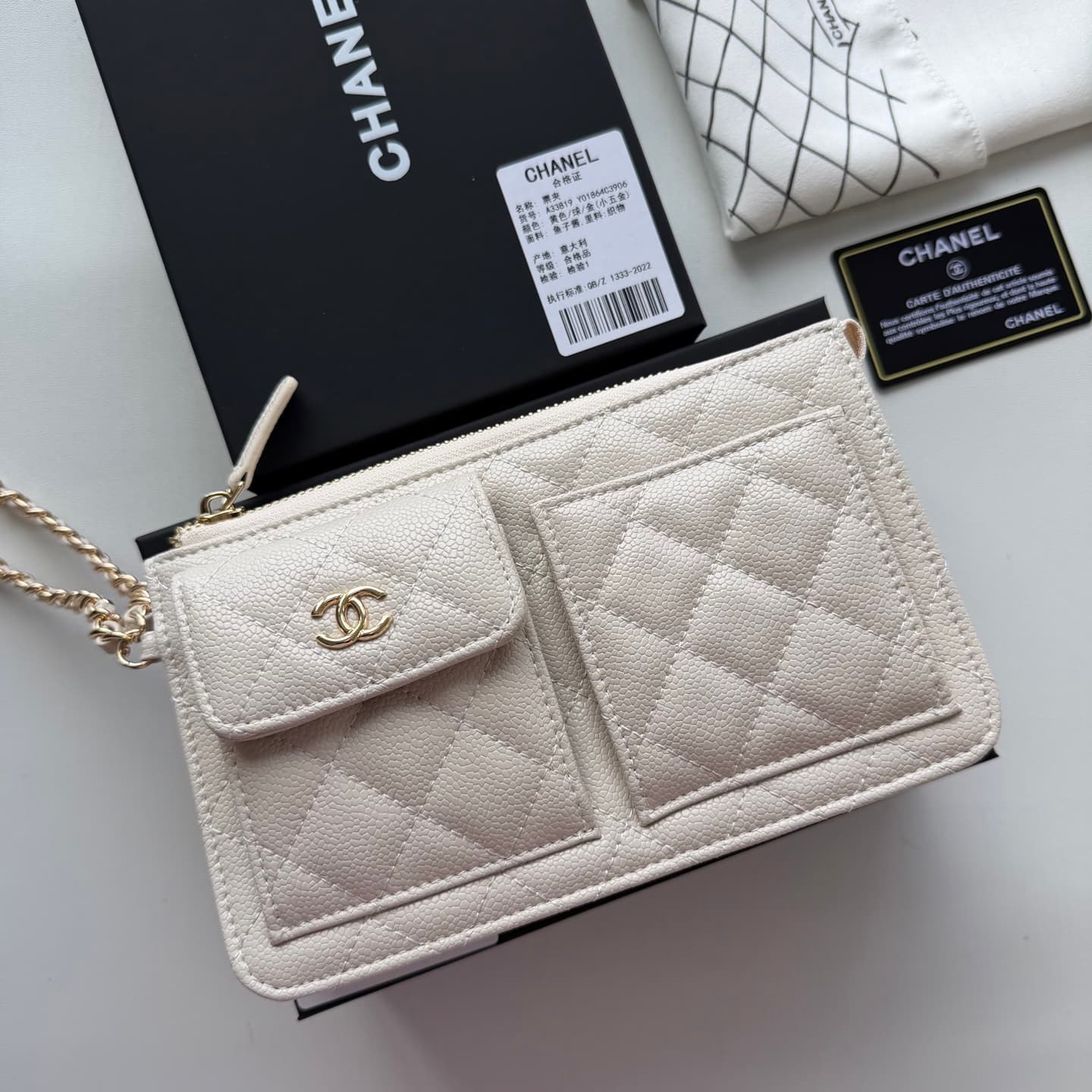 C811 🌸 New model 🔥 Packaged in the original packaging (33819 – classic small hardware). Chanel 📢🔥 The chain can be used as a handbag.💪 It looks very impressive. Although it’s small, it has plenty of space inside: pockets for cards, zippers, and coins. Ver — image 1