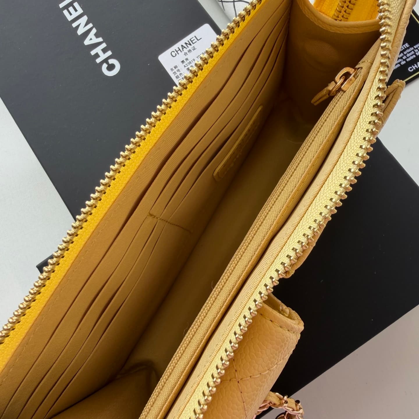 C812 🌸 New model 🔥 Packaged in the original packaging (33819 – classic small hardware). Chanel 📢🔥 The chain can be used as a handbag💪 It looks very stylish. Although it’s small, it has plenty of space inside: compartments for cards, zippers, and coins. It — image 7