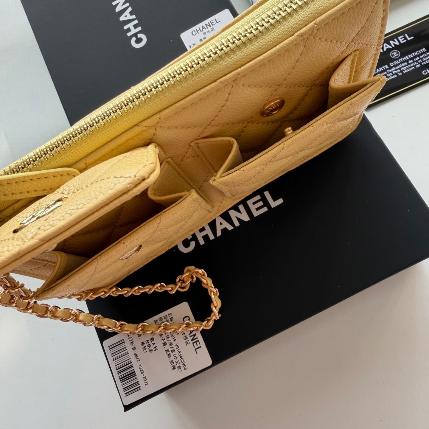 C812 🌸 New model 🔥 Packaged in the original packaging (33819 – classic small hardware). Chanel 📢🔥 The chain can be used as a handbag💪 It looks very stylish. Although it’s small, it has plenty of space inside: compartments for cards, zippers, and coins. It — image 6