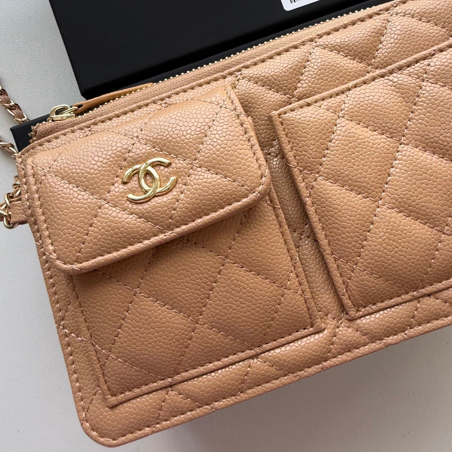 C813 🌸 New model 🔥 Packaged in the original packaging (33819 – classic small hardware). Chanel 📢🔥 The chain can be used as a handbag. 💪 It looks very stylish. Although it’s small, it has plenty of space inside: pockets, zipper openings, and coins storage  — image 4
