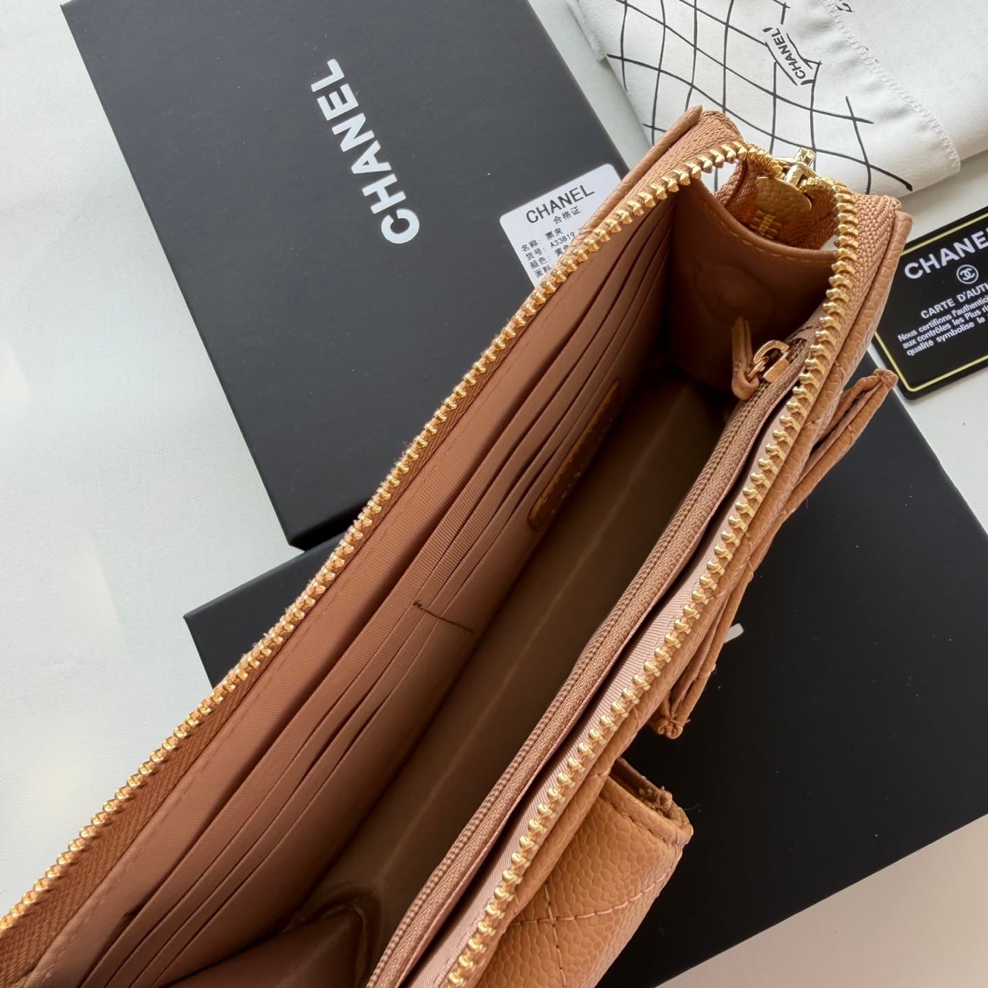 C813 🌸 New model 🔥 Packaged in the original packaging (33819 – classic small hardware). Chanel 📢🔥 The chain can be used as a handbag. 💪 It looks very stylish. Although it’s small, it has plenty of space inside: pockets, zipper openings, and coins storage  — image 7