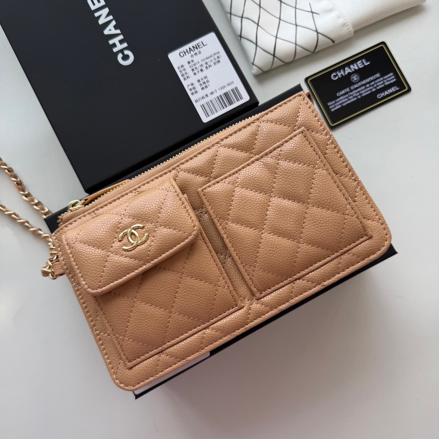C813 🌸 New model 🔥 Packaged in the original packaging (33819 – classic small hardware). Chanel 📢🔥 The chain can be used as a handbag. 💪 It looks very stylish. Although it’s small, it has plenty of space inside: pockets, zipper openings, and coins storage  — image 2